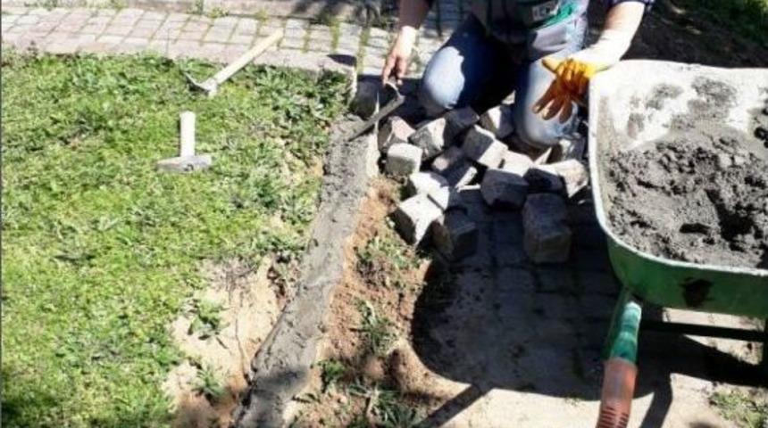 Parklarda Sert Zemin &Ccedil;alışmaları Yapılıyor