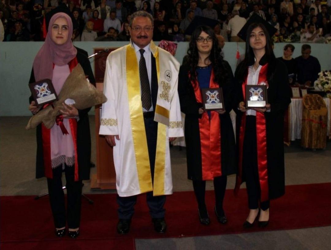 Er&uuml; İibf Fak&uuml;ltesi 35. D&ouml;nem Mezunlarını Verdi