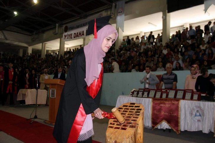 Erü İibf Fakültesi 35. Dönem Mezunlarını Verdi G3