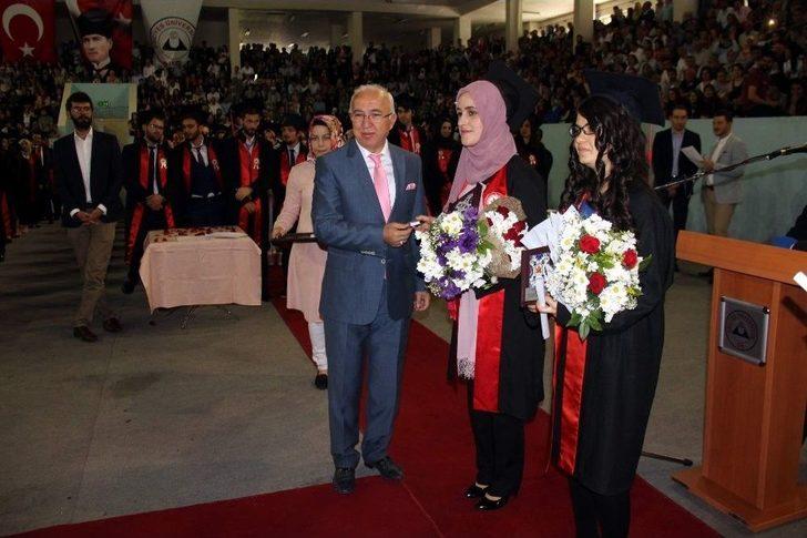 Erü İibf Fakültesi 35. Dönem Mezunlarını Verdi G4