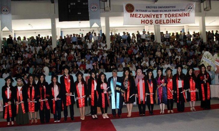 Erü İibf Fakültesi 35. Dönem Mezunlarını Verdi G5