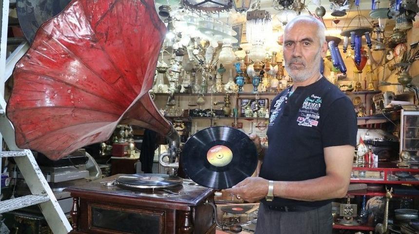 (&ouml;zel Haber) Antikacıların G&ouml;zdesi Tarihi Gramofonlar