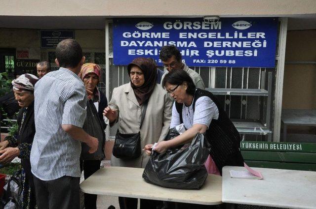 Görme Engellilerden İhtiyaç Sahiplerine Ramazan Yardımı