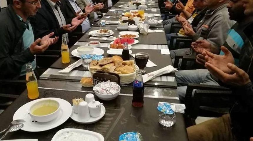 &Ouml;zaltun, Gece Mesaisi Yapan Belediye Personeliyle Sahurda Bir Araya Geldi