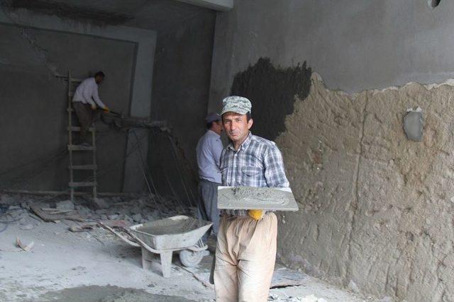 İnşaat İşçilerinin Zorlu Mesaisi 1