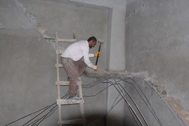 İnşaat İşçilerinin Zorlu Mesaisi 2