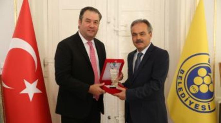 Başkan Piriştina&rsquo;ya &ldquo;iz Bırakanlar&rdquo; &Ouml;d&uuml;l&uuml;