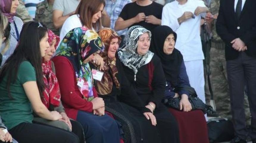 Bing&ouml;l Şehidi G&ouml;zyaşlarıyla Uğurlandı