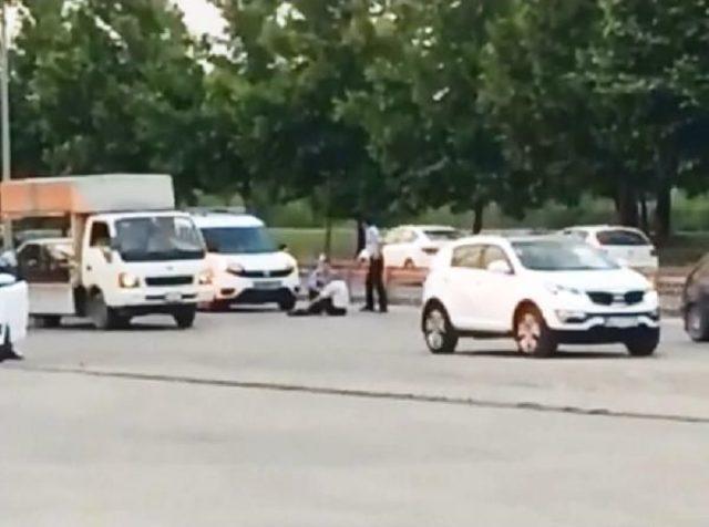 Duble Yolun Ortasına Oturup  ezin Ulan  Diye Bağırdı 1