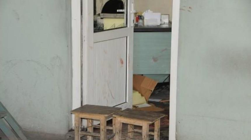 Alacak Meselesi Y&uuml;z&uuml;nden Yeğenini Ve Ortaklarını Vurdu