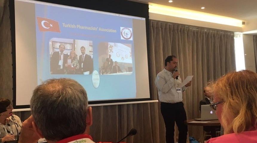 Avrupa&rsquo;da &Uuml;lkemizi Temsil Eden İki Eczacıdan Biri Oldu