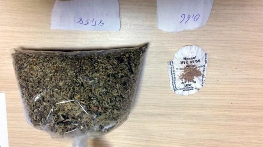 Sırt &Ccedil;antasındaki Uyuşturucuyla Yakalandı