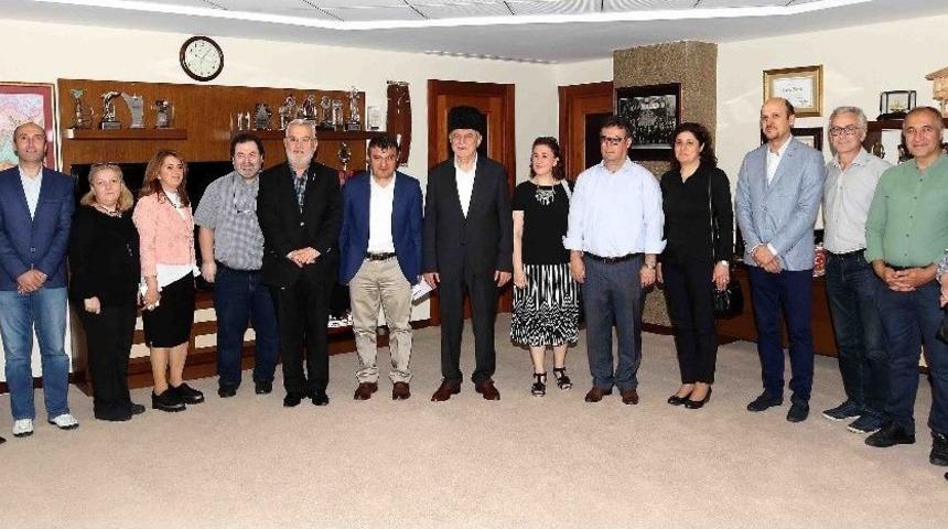 Başkan Karaosmanoğlu: &ldquo;dilini Kaybeden K&uuml;lt&uuml;r&uuml;n&uuml; Kaybeder&rdquo;