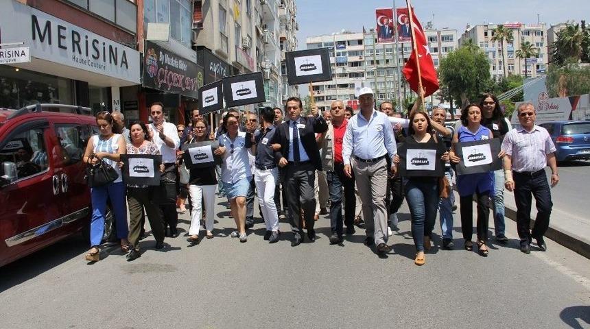 Chp&rsquo;liler, Mersin&rsquo;de Cumhuriyet Meydanı&rsquo;na Y&uuml;r&uuml;d&uuml;