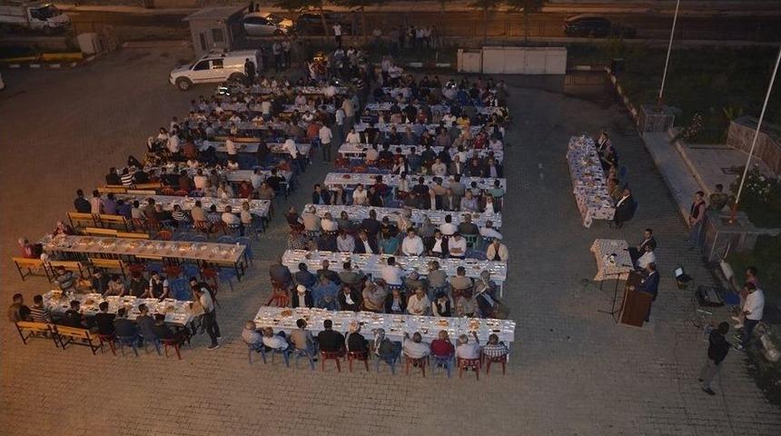 Kato Dağı Eteklerinde 2 Bin Kişilik İftar Yemeği