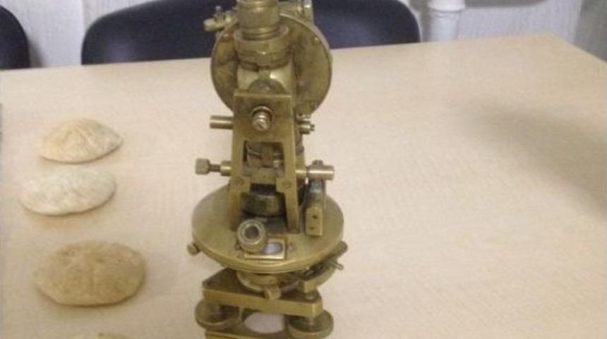 Polis Baskınında Tarihi Pusula Ele Ge&ccedil;irildi