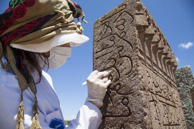 Abidevi Taşlar &Ouml;zenle Temizleniyor 2