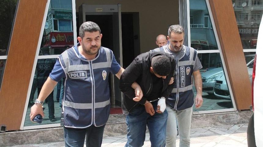 Kendilerine Polis S&uuml;s&uuml; Verince Yakayı Ele Verdiler