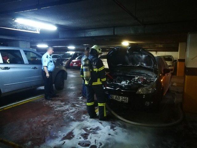 Otoparkta Çıkan Yangın Korkuttu