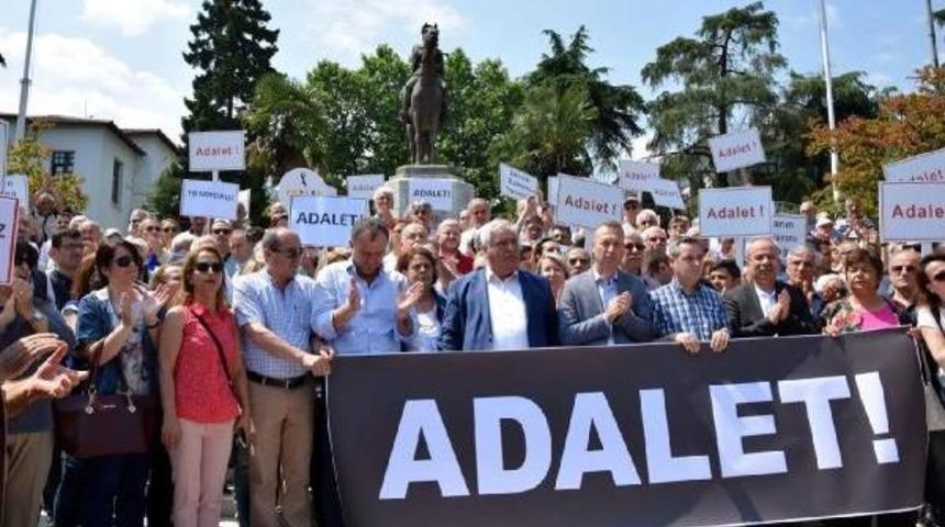 Bursa&rsquo;Da Chp&rsquo;Liler Berberoğlu'nun Tutuklanmasını Protesto Etti