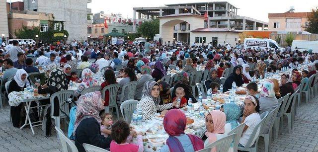 Büyükşehir Bozova’da İftar Yemeği Verdi 1
