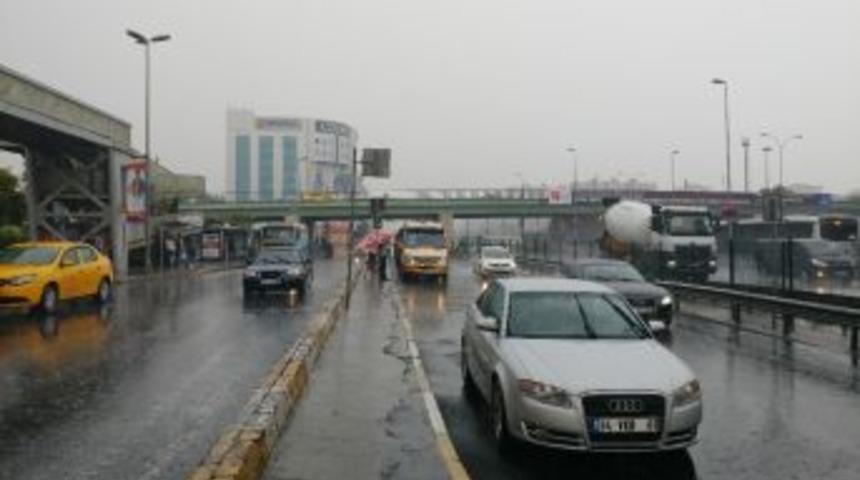 İstanbul&rsquo;a Yağmur S&uuml;rprizi