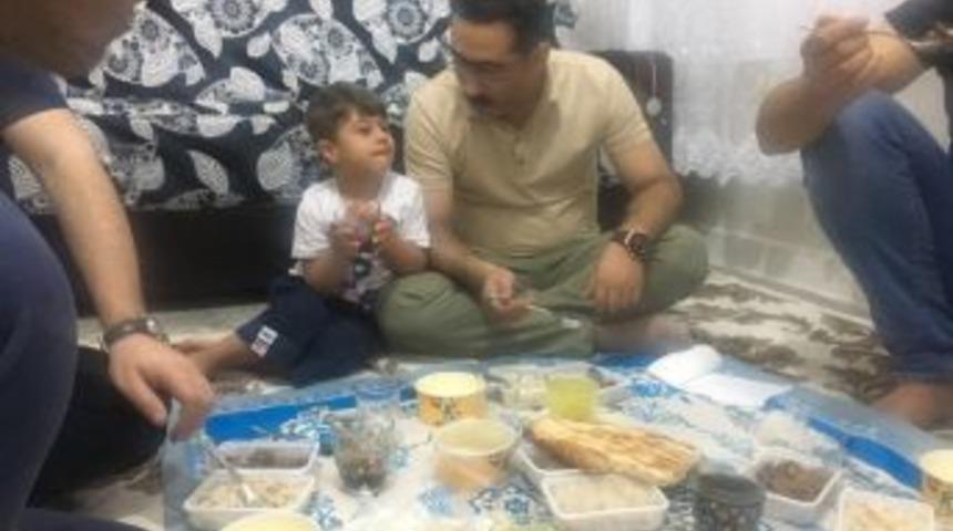 Gezer Her G&uuml;n Bir Mahallede İftara Katılıyor