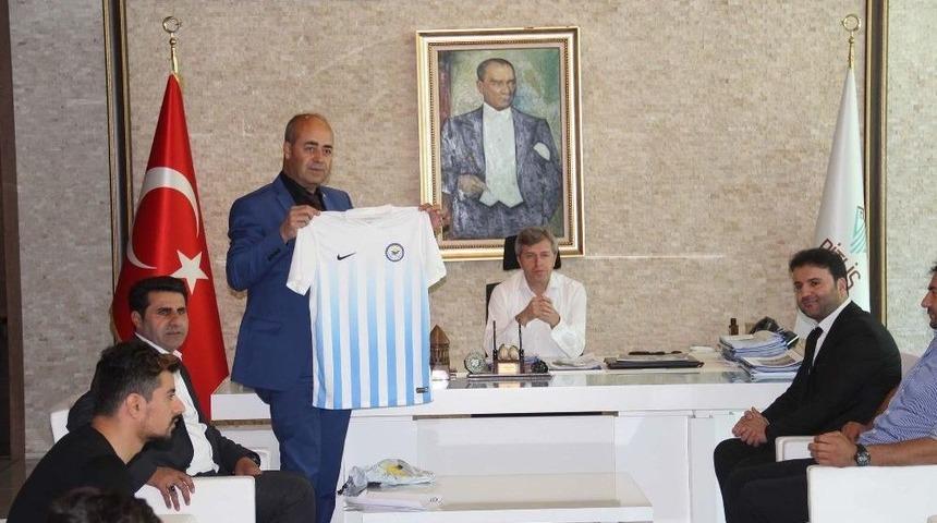 Bitlis Valisinden Tatvan Gen&ccedil;lerbirliğine Destek