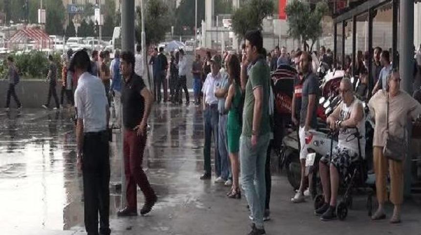 Esenyurt'ta Avm'de "bomba Ihbarı" Alarmı (2)