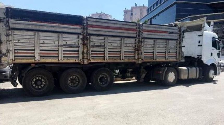 Antalya'da G&uuml;mr&uuml;k Ka&ccedil;ağı Sigara Operasyonu