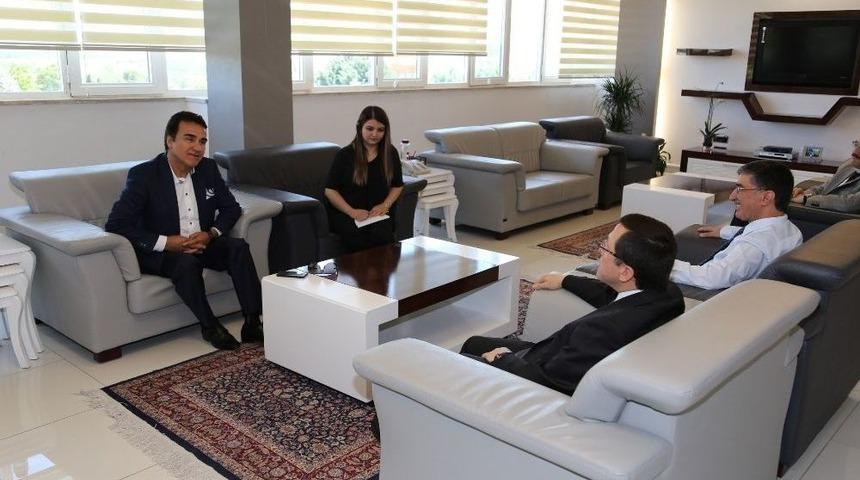 Sanat&ccedil;ı Alpay&rsquo;dan Rekt&ouml;r Kızılay&rsquo;a Ziyaret