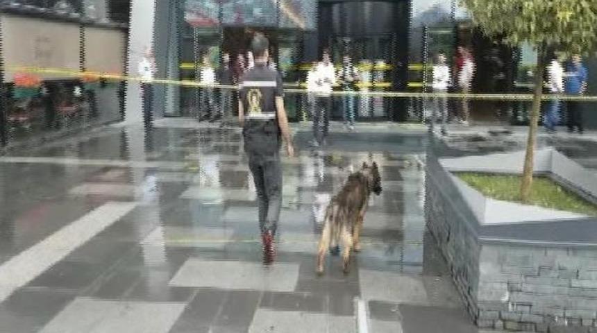 Esenyurt'ta Avm'de "bomba Ihbarı" Alarmı (3)