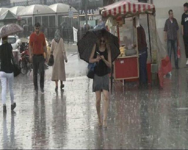 Aniden Başladı... İstanbul'da Sağanak Yağış