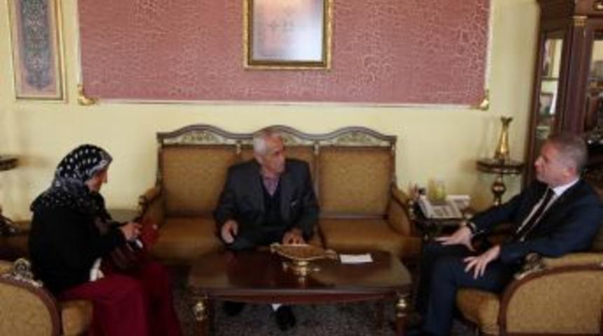 Yaşlı &Ccedil;iftten Anlamlı Yardım