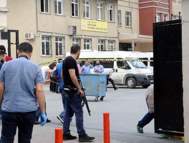 Öğrencilerin Gözü Önünde Okul Bahçesinde  Çatışma: 3 Yaralı 