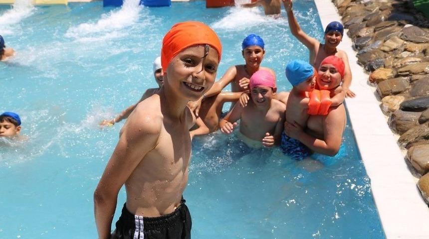 Başkan Şirin&rsquo;in Karne Hediyesi &Ccedil;ocukları Sevindirdi