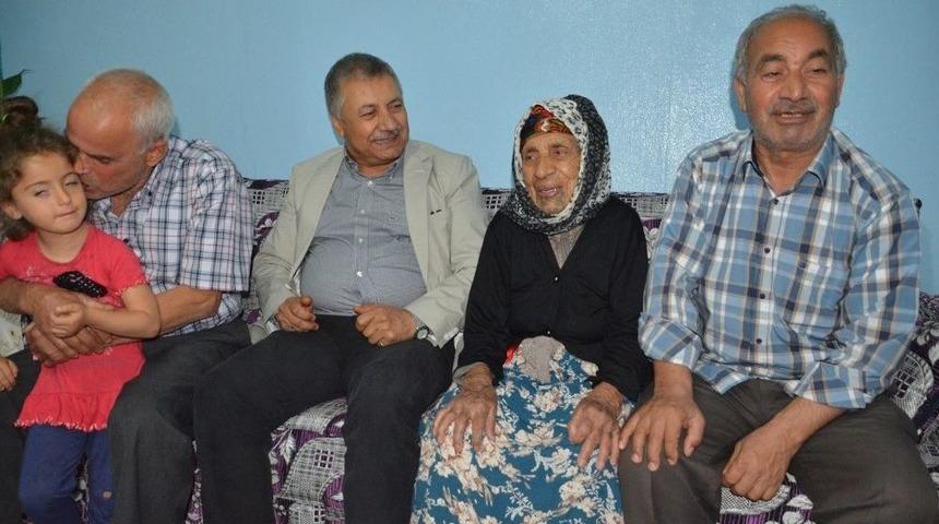 105 Yaşındaki Meryem Nine, Başkan Pınarbaşı&rsquo;na Uzun Yaşamının Sırrını Anlattı