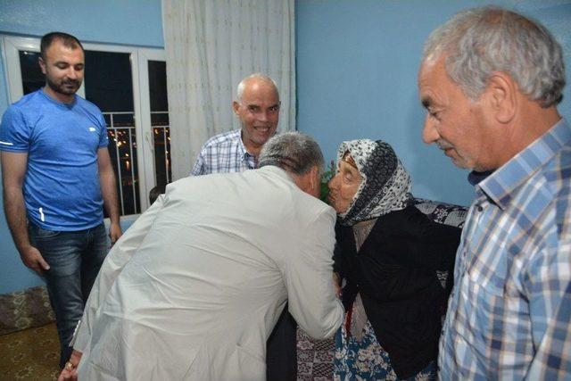 105 Yaşındaki Meryem Nine, Başkan Pınarbaşı’na Uzun Yaşamının Sırrını Anlattı