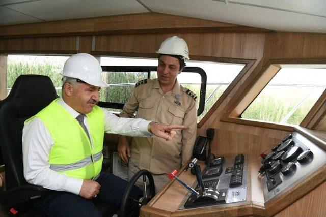 Bakan Arslan, Mogan Gölü Dip Çamuru Tarama Şantiyesinde İncelemelerde Bulundu