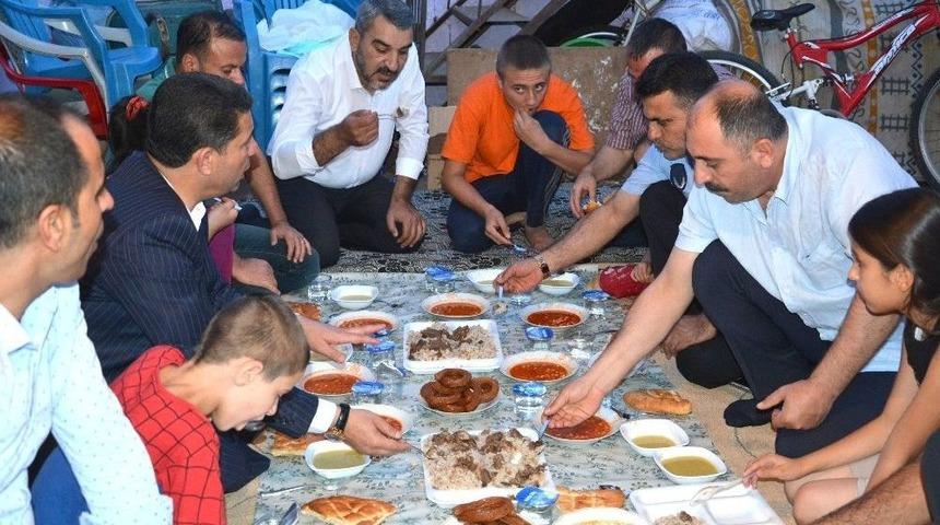 Yardıma Muhtaç Aileye Sürpriz İftar Ziyareti