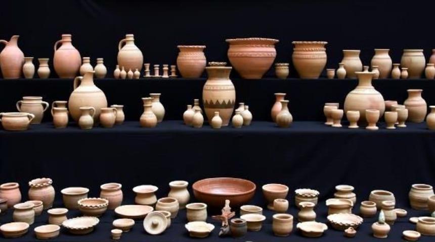 El Yapımı Seramikler Sergilendi