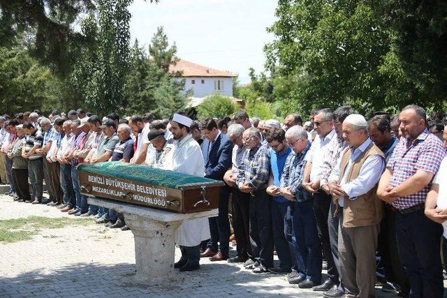 Gümüşhane’de Üzerine Kaya Parçası Düşmesi Sonucu Ölen Genç Toprağa Verildi