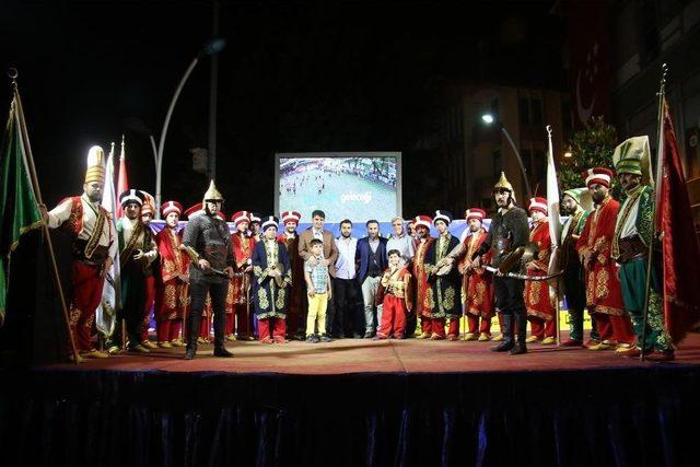 Ramazan Etkinliklerinde ‘payitaht Abdülhamit’ Dizisi Oyuncusuna Yoğun İlgi