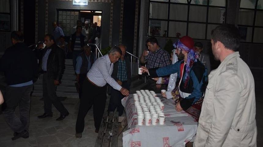 Teravih Namazı Sonrası Osmanlı Şerbeti Ve Lokum İkramı Devam Ediyor