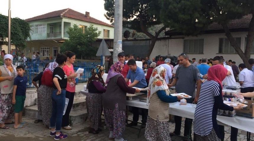 Bah&ccedil;eşehir Uğur Eğitim Kurumlarından G&uuml;d&uuml;şl&uuml;&rsquo;de İftar Yemeği