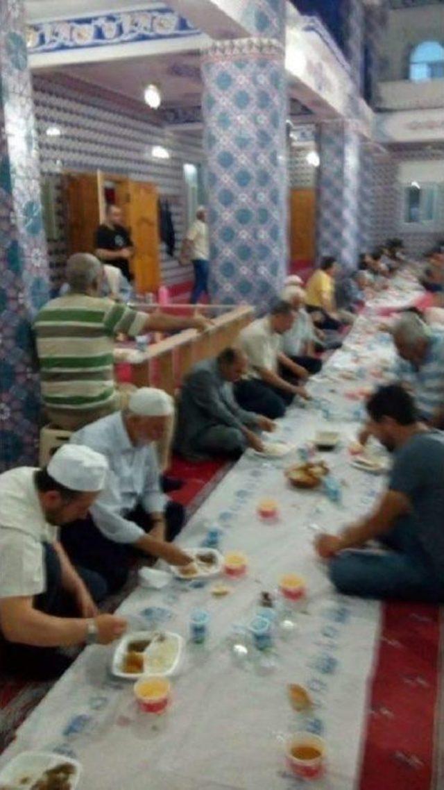 Camide Iftar Sofrası