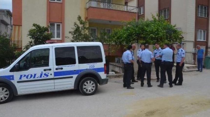 2 &Ccedil;ocuğa Cinsel Tacizden Tutuklananın Evi Taşlandı