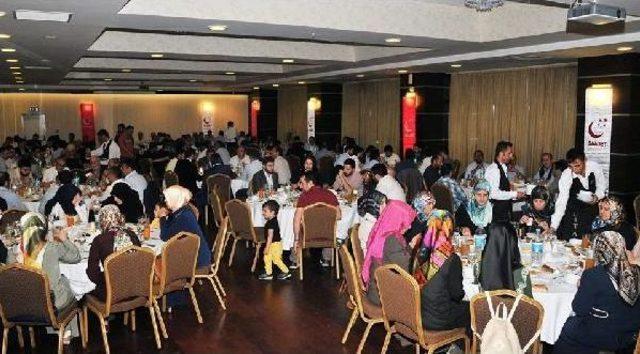 11. Cumhurbaşkanı Gül, Saadet Partisi'nin Iftarına Katıldı