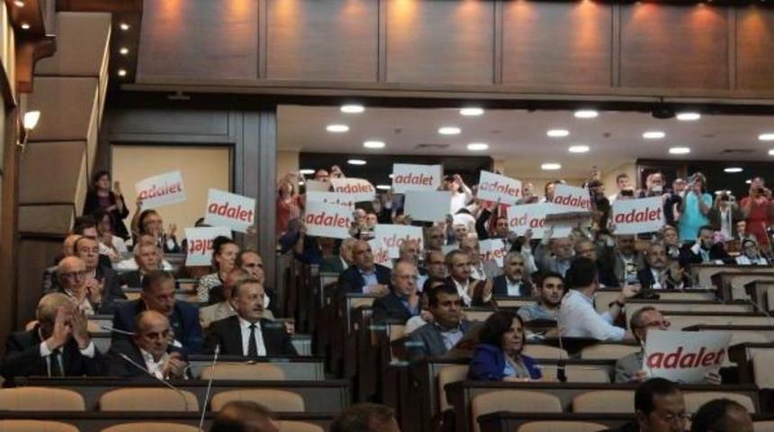 İbb Meclisi&rsquo;Nde Berberoğlu'nun Tutuklanmasına Protesto