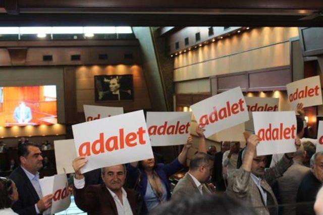 İbb Meclisi’Nde Berberoğlu'nun Tutuklanmasına Protesto